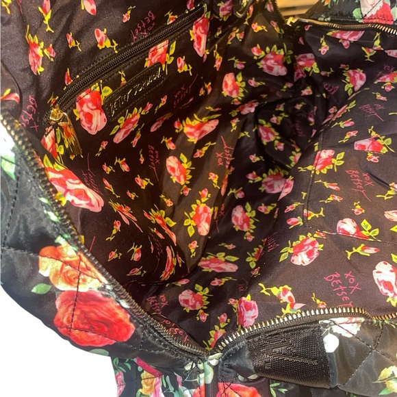 Betsey Johnson Black Floral Travel Bag NWT - Picture 7 of 9